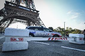 Closure of Iena bridge for cars in Paris FA