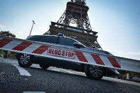 Closure of Iena bridge for cars in Paris FA