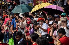 The Tradition Of 'Gotong Toapekong' (Carrying Toapekong) In Indonesia