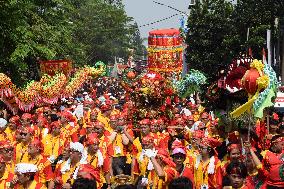 The Tradition Of 'Gotong Toapekong' (Carrying Toapekong) In Indonesia