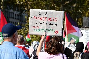 Protesters In Support Of Palestine