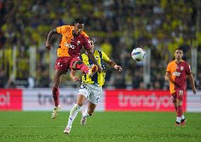 Fenerbahçe SK v Galatasaray S.K - Turkey Süper Ligue