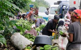 Daily Life Along Ife-Ibadan Expressway