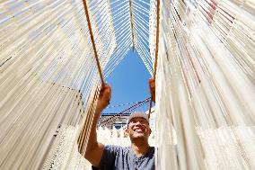 Hollow Hanging Noodles Production in Suqian