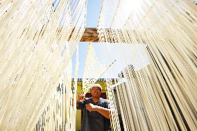 Hollow Hanging Noodles Production in Suqian