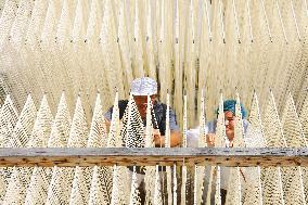 Hollow Hanging Noodles Production in Suqian