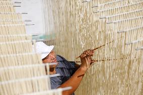 Hollow Hanging Noodles Production in Suqian