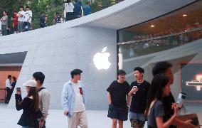 Largest Apple Flagship Store in Asia