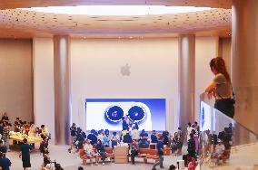 Largest Apple Flagship Store in Asia