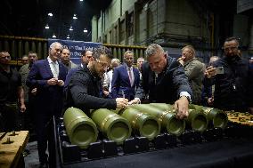 Zelensky Visits Pennsylvania Ammunition Plant - Scranton