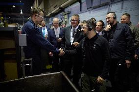 Zelensky Visits Pennsylvania Ammunition Plant - Scranton