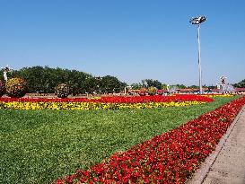 Tian 'anmen Square Decorated to Celebrate National Day