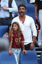 Roma, pomeriggio tra padri e figli allo stadio Olimpico per i vip che assistono alla partita AS Roma vs Udinese Calcio