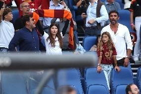 Roma, pomeriggio tra padri e figli allo stadio Olimpico per i vip che assistono alla partita AS Roma vs Udinese Calcio