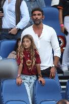 Roma, pomeriggio tra padri e figli allo stadio Olimpico per i vip che assistono alla partita AS Roma vs Udinese Calcio