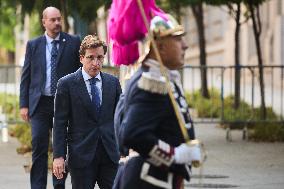 Madrid Spain Almeida Hands Over The National Flag To The Navy