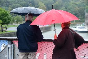 People With Umbrellas In The Lyon Kayak