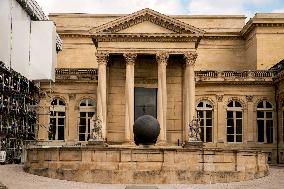 Golden Statues Honoring Pioneering Women At National Assembly - Paris