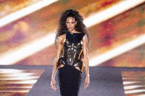 PFW L Oreal Runway