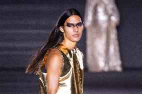 PFW L Oreal Runway