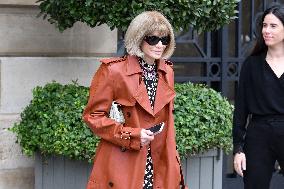 Anna Wintour Leaving The Ritz - Paris