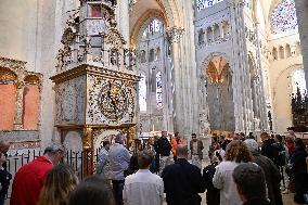 Saint-Jean Cathedral's Astronomical Clock Returns After Being Vandalized - Lyon