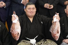 Sumo: Onosato earns promotion to ozeki