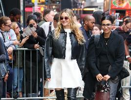 Shailene Woodley Ất GMA - NYC