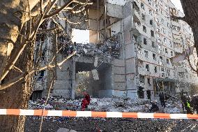 3 Killed As Russians Strike Apartment Block - Kharkiv