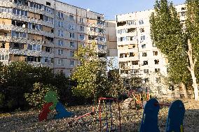 3 Killed As Russians Strike Apartment Block - Kharkiv