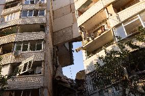 3 Killed As Russians Strike Apartment Block - Kharkiv