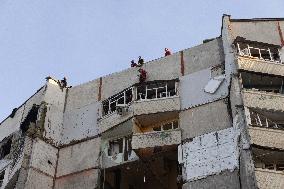 3 Killed As Russians Strike Apartment Block - Kharkiv