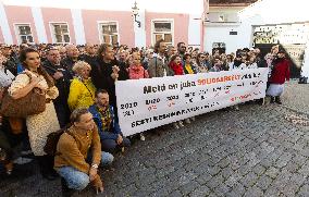 Theater workers protested on Toompea Hill