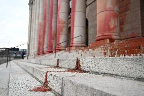 The smudged Parliament House of Finland