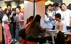 Campus Job Fair Held in Handan