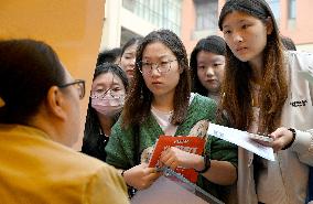 Campus Job Fair Held in Handan