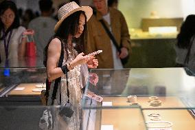 Visitors Visit The Nanjing Museum in Nanjing