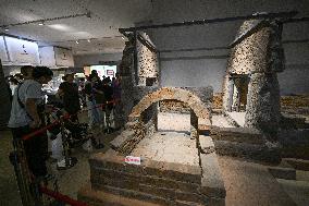 Visitors Visit The Nanjing Museum in Nanjing