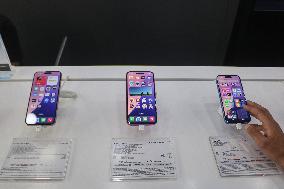 Apple's New IPhone 16 Series Launch In Stores In Kashmir, India