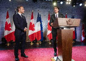 Macron And Trudeau Pledge Common Front On Economy - Canada