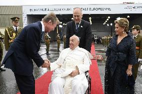 Pope Francis Leaves Luxembourg