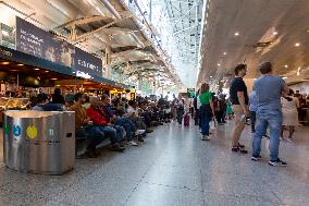 Ryanair Travellers Were Delayed On Lisbon Airport