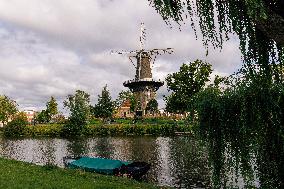 De Valk Windmill Museum
Leiden, Netherlands