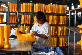 Rain Rubber Shoes Production in Jieshou