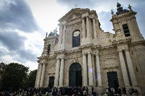 Funeral Service For Philippine - Versailles