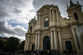 Funeral Service For Philippine - Versailles