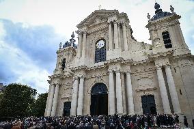 Funeral Service For Philippine - Versailles