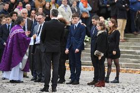 Funeral Service For Philippine - Versailles