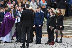 Funeral Service For Philippine - Versailles