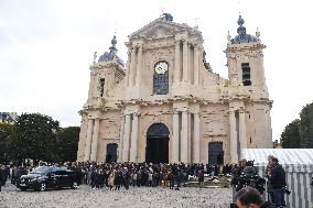 Funeral Service For Philippine - Versailles